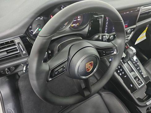 New 2026 Porsche Macan image 4