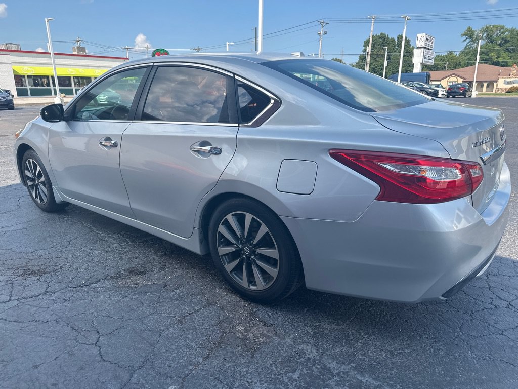 Used 2016 Nissan Altima 2.5 SV w/ Convenience Package FWD image 3