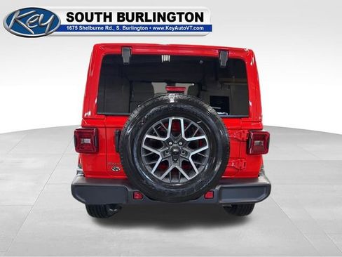 Used 2025 Jeep Wrangler Unlimited Sahara AWD/4WD image 5
