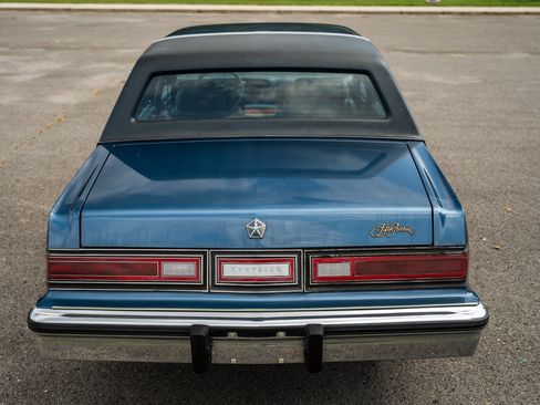 Used 1988 Chrysler Fifth Avenue RWD image 14