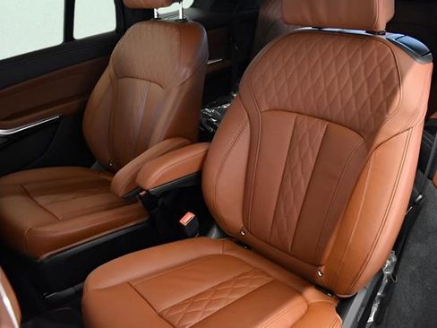 Used 2026 BMW X7 M60i AWD/4WD image 7