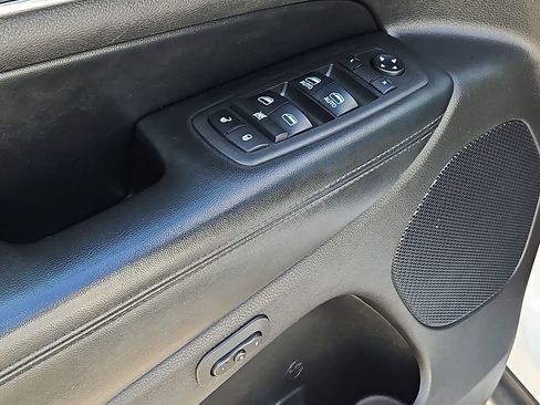 Used 2018 Jeep Grand Cherokee Limited AWD/4WD image 30