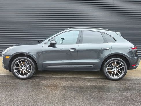 Used 2025 Porsche Macan image 2