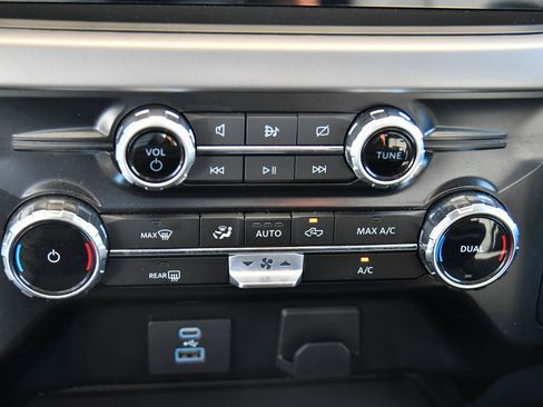 Used 2024 Ford F150 XLT w/ Tow/Haul Package AWD/4WD image 31