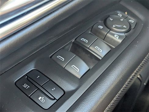 Used 2023 GMC Yukon SLT w/ SLT Premium Package image 24