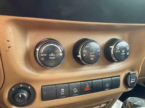 Used 2014 Jeep Wrangler Unlimited Sahara w/ Connectivity Group AWD/4WD image 22