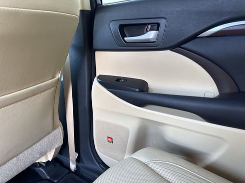 Used 2016 Toyota Highlander Limited image 15