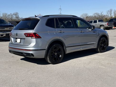 Used 2023 Volkswagen Tiguan SE R-Line image 3