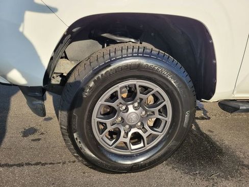 Used 2020 Toyota Tacoma SR w/ SR Convenience Package image 18