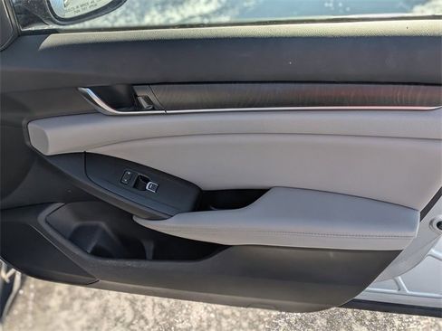 Used 2019 Honda Accord EX image 32