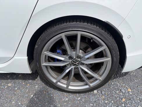 Used 2024 Volkswagen Golf R AWD/4WD image 12