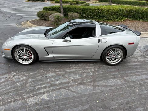Used 2006 Chevrolet Corvette Coupe w/ Preferred Equipment Group RWD image 9