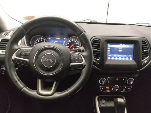 Used 2018 Jeep Compass Latitude w/ Popular Equipment Group FWD image 22