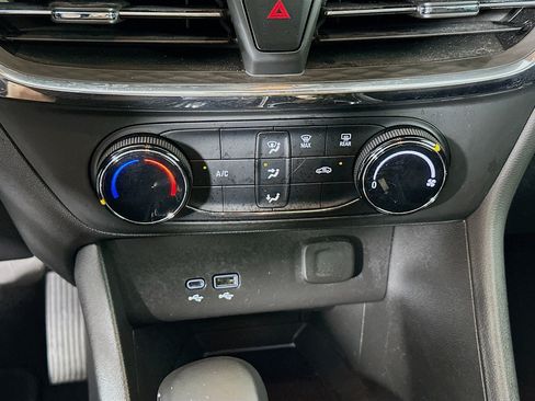 Used 2025 Buick Encore GX Preferred FWD image 24