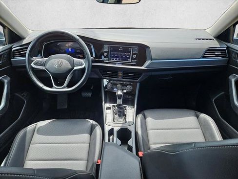 Used 2024 Volkswagen Jetta SE FWD image 16