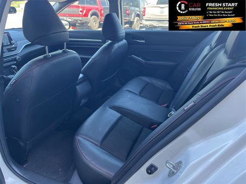 Used 2024 Nissan Altima 2.5 SR FWD image 27