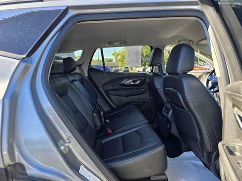Used 2024 GMC Terrain SLT image 29