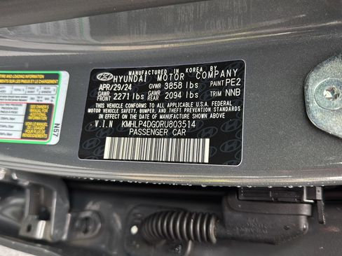 Used 2024 Hyundai Elantra Limited image 37