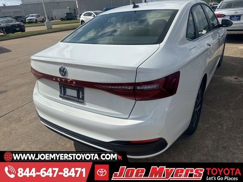 Used 2025 Volkswagen Jetta S image 5