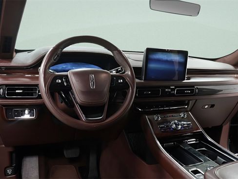 Used 2023 Lincoln Aviator Black Label image 8