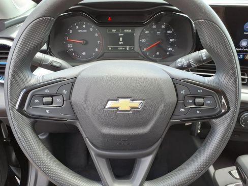 Used 2024 Chevrolet Trax LS w/ LS Convenience Package FWD image 14