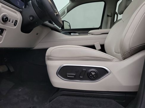 Used 2023 Jeep Wagoneer Series III w/ Premium Group I image 17