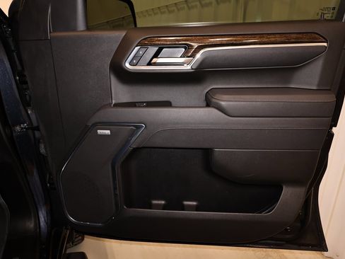Used 2025 GMC Sierra 1500 Elevation w/ Elevation Premium Package image 18