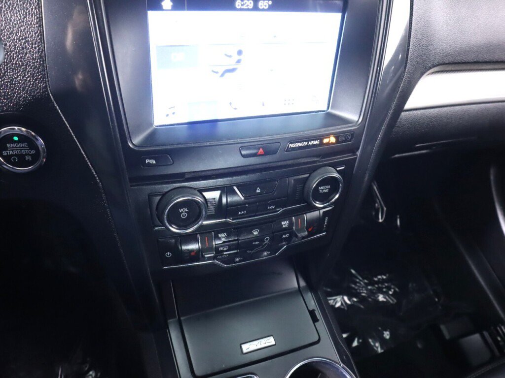 Used 2018 Ford Explorer XLT w/ Equipment Group 202A AWD/4WD image 16