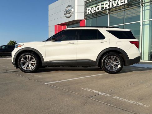Used 2022 Ford Explorer XLT w/ Equipment Group 202A RWD image 12