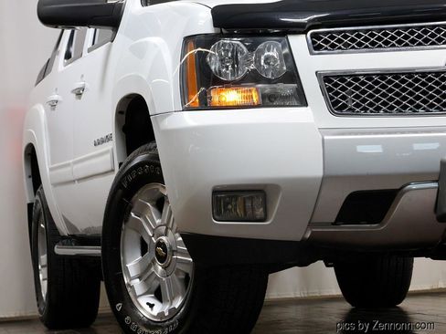 Used 2011 Chevrolet Avalanche LT w/ Luxury Package image 4