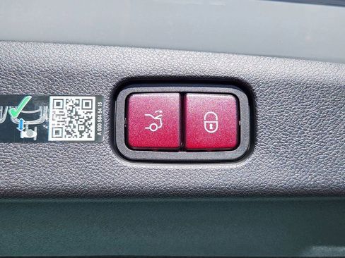 Used 2025 Mercedes-Benz E 450 4MATIC Sedan image 16