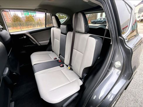 Used 2018 Toyota RAV4 Limited image 19