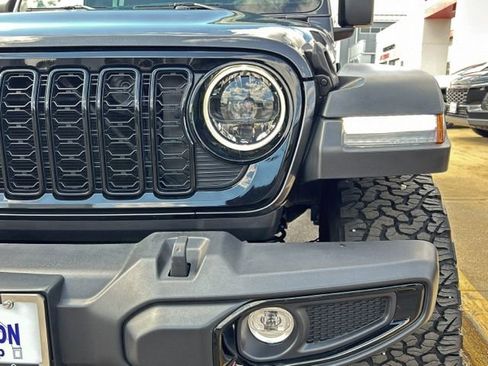 Used 2025 Jeep Wrangler Unlimited Sport AWD/4WD image 3