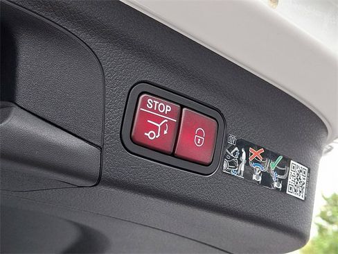 Used 2025 Mercedes-Benz GLE 450 4MATIC image 24