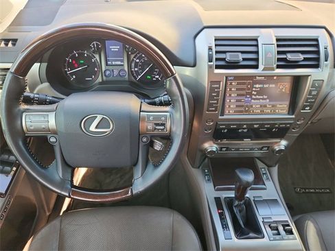 Used 2019 Lexus GX 460 image 11