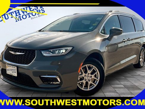 Used 2022 Chrysler Pacifica Touring-L FWD image 1