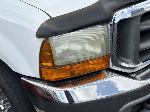 Used 2000 Ford F250 XL RWD image 10