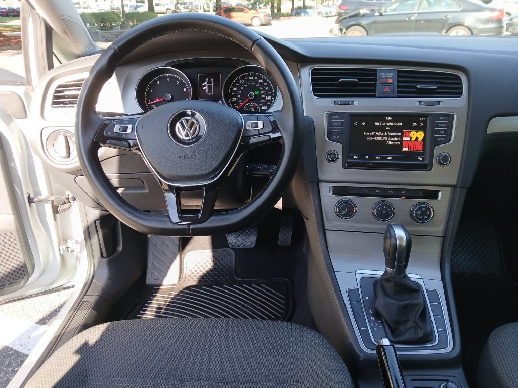 Used 2017 Volkswagen Golf SportWagen FWD image 27