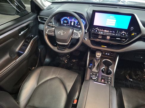 Used 2023 Toyota Highlander Limited image 13