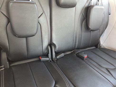 Certified 2024 Chrysler Pacifica Touring-L FWD image 18