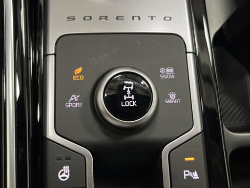 Used 2025 Kia Sorento SX Prestige AWD/4WD image 32