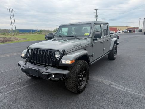 Used 2021 Jeep Gladiator Sport image 3