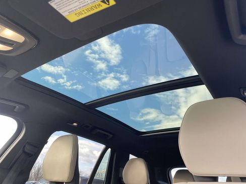 Used 2025 Volvo XC90 B5 Plus image 10