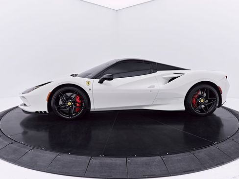 Used 2022 Ferrari F8 Tributo RWD image 8
