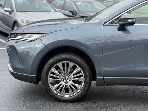 Certified 2022 Toyota Venza XLE image 2