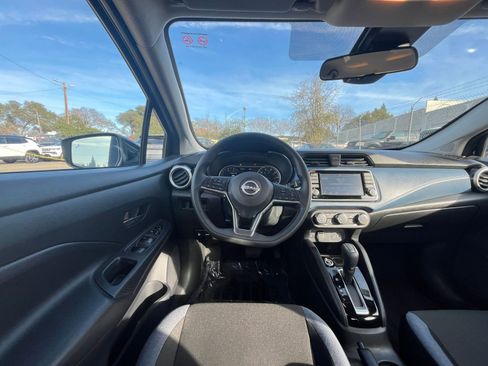 Used 2025 Nissan Versa SV image 32