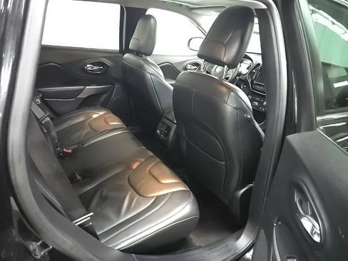 Used 2019 Jeep Cherokee Limited AWD/4WD image 18