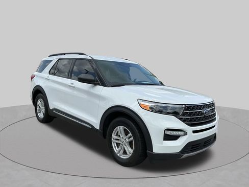 Used 2023 Ford Explorer XLT w/ Equipment Group 202A RWD image 10