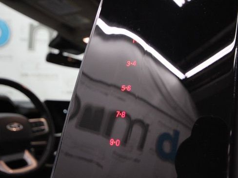 Used 2022 Ford Expedition Max XLT image 3