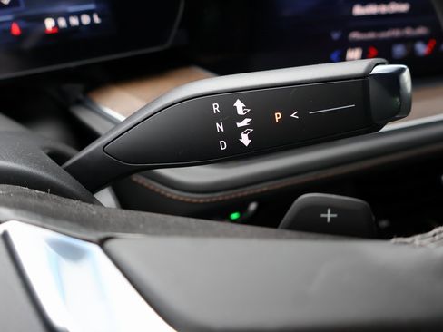 New 2025 Chevrolet Suburban High Country image 19